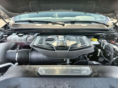 Used 2025 Jeep Wagoneer 4WD image 26