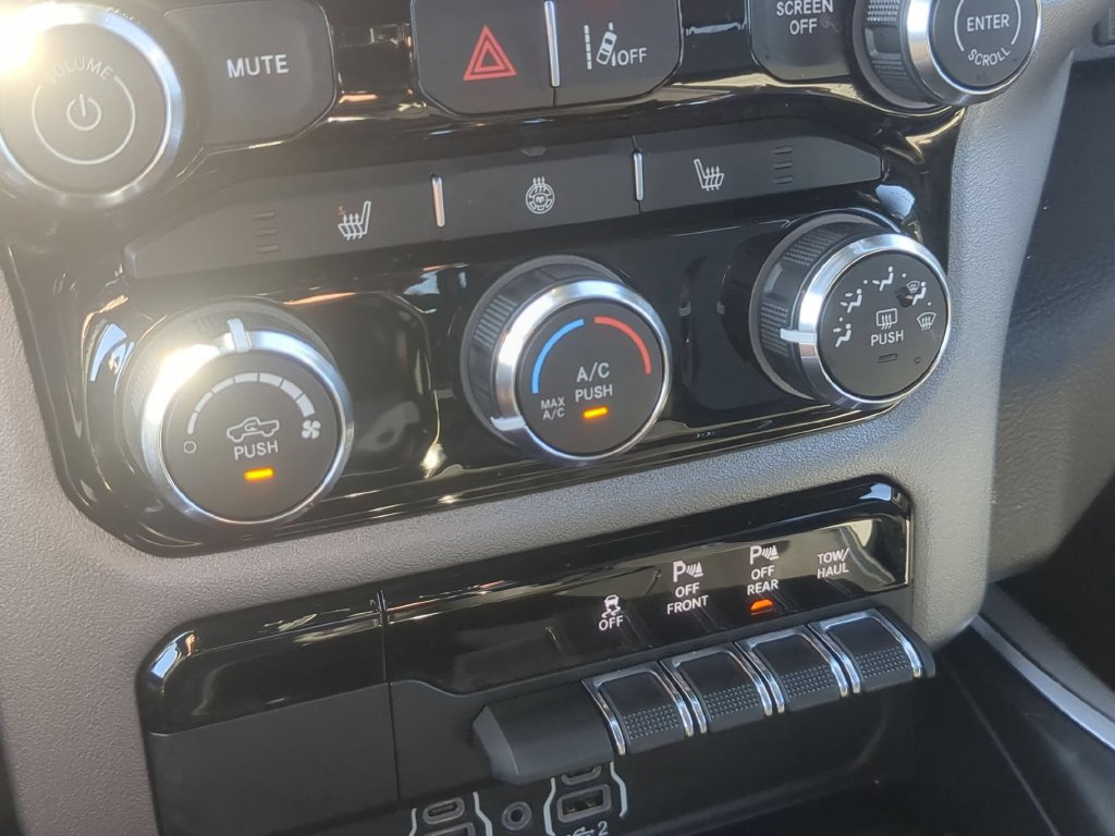Used 2025 RAM 1500 Big Horn AWD/4WD image 23