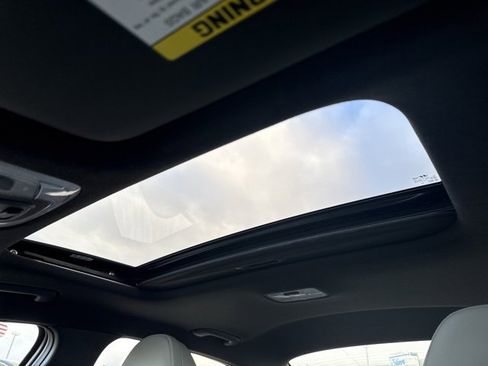 Used 2024 Hyundai Elantra Limited image 34