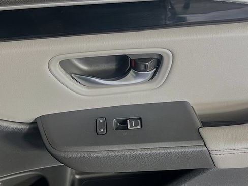 Used 2025 Honda Pilot EX-L image 32