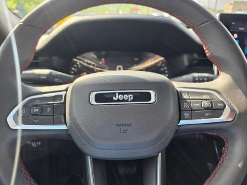 Used 2025 Jeep Compass Trailhawk AWD/4WD image 17