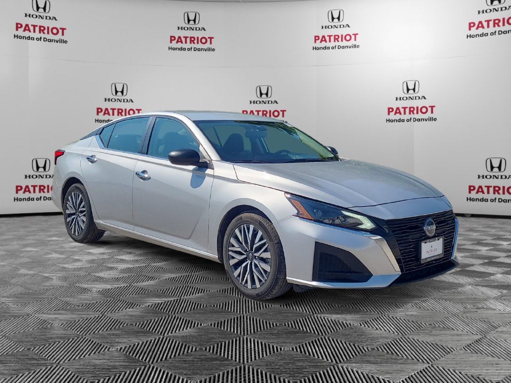 Used 2024 Nissan Altima 2.5 SV FWD image 7