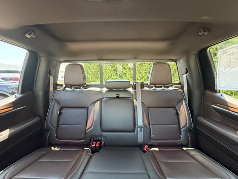 Used 2024 GMC Sierra 1500 Denali AWD/4WD image 3