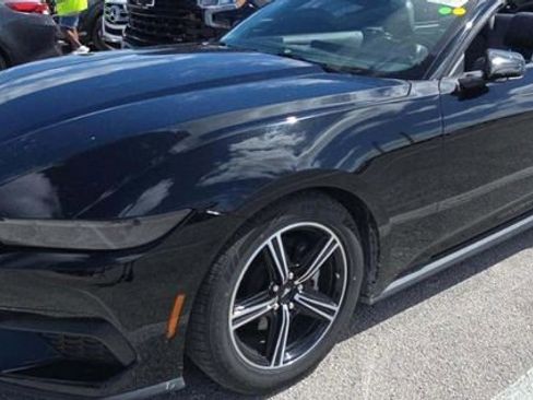 Used 2025 Ford Mustang Premium image 7