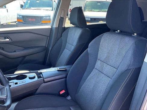 Used 2025 Nissan Rogue SV AWD/4WD image 23