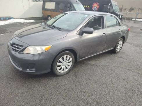 Used 2013 Toyota Corolla LE image 1