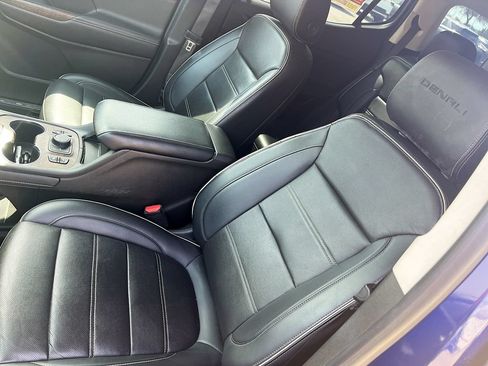 Used 2023 GMC Acadia Denali w/ Denali Ultimate Package FWD image 20