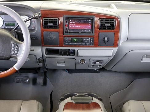 Used 2006 Ford F250 Lariat RWD image 17