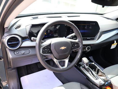 New 2026 Chevrolet Trax LT w/ LT Convenience Package FWD image 23