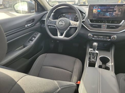 Used 2025 Nissan Altima 2.5 SV w/ SV Special Edition Package image 10