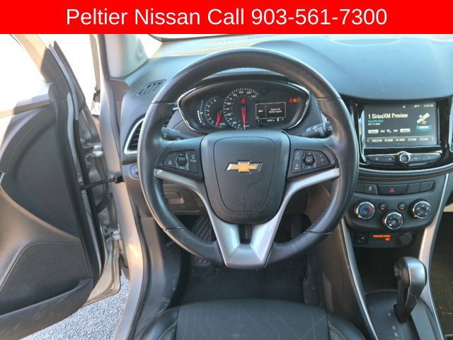 Used 2017 Chevrolet Trax LT w/ LT Convenience Package FWD image 10
