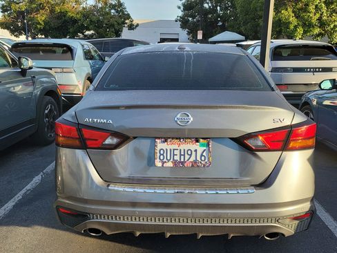 Used 2021 Nissan Altima 2.5 SV w/ SV Premium Package image 4