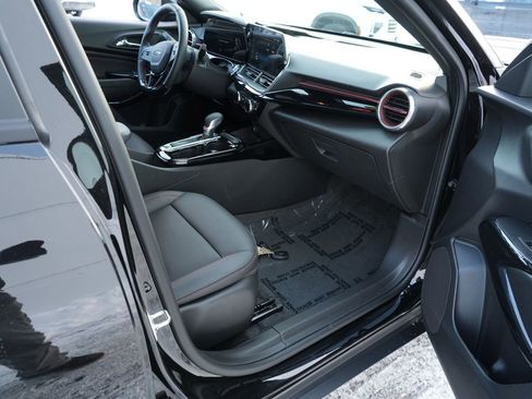 Used 2025 Chevrolet Trax RS w/ Sunroof Package image 29