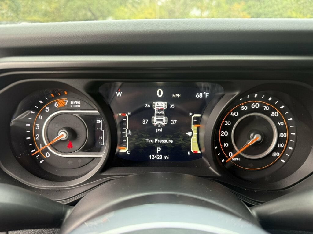Used 2026 Jeep Wrangler Unlimited Sahara AWD/4WD image 4