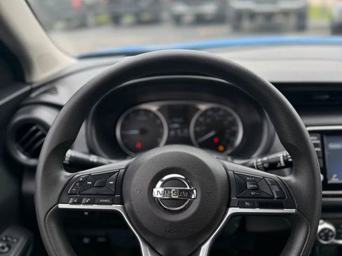 Used 2021 Nissan Kicks S image 18
