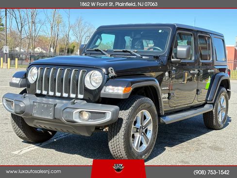 Used 2018 Jeep Wrangler Unlimited Sahara w/ Dual Top Group AWD/4WD image 2