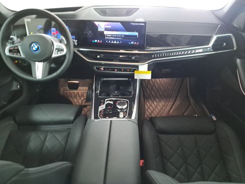 New 2026 BMW X5 xDrive50e w/ M Sport Package AWD/4WD image 9