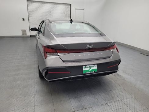 Used 2024 Hyundai Elantra SEL FWD image 6