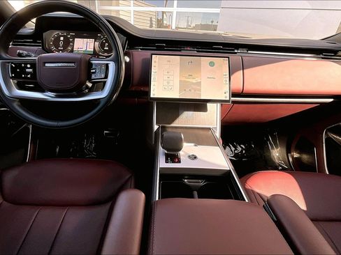 Used 2025 Land Rover Range Rover Autobiography image 14