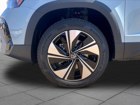 New 2026 Volkswagen Taos SE AWD/4WD image 12