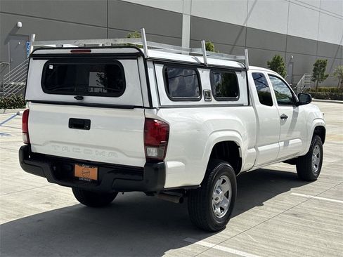 Used 2021 Toyota Tacoma SR image 3