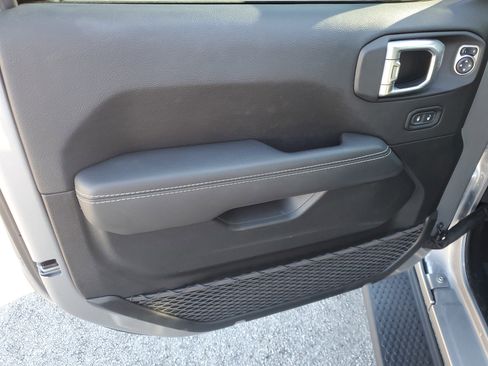 Used 2021 Jeep Wrangler Unlimited Sahara image 10