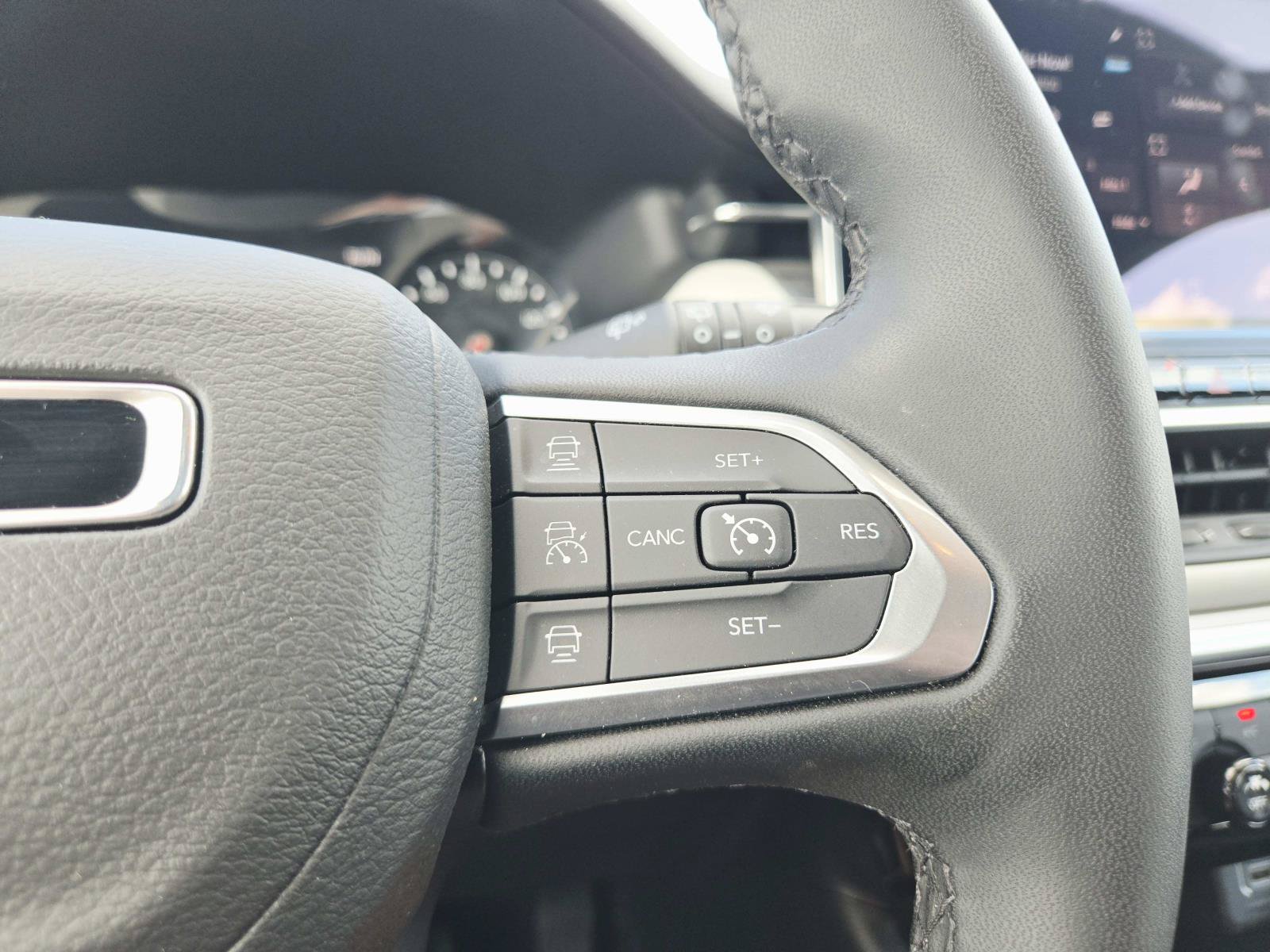 Used 2025 Jeep Compass Limited AWD/4WD image 22