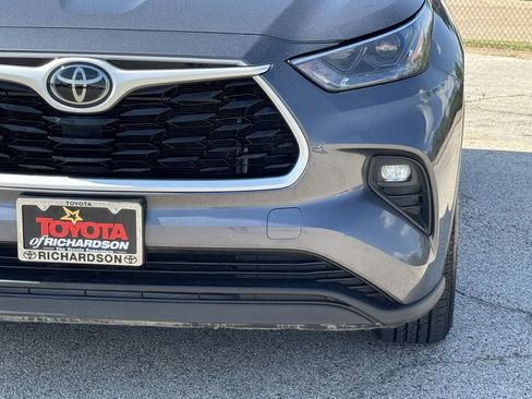 Used 2023 Toyota Highlander XLE FWD image 8