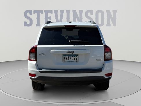 Used 2017 Jeep Compass Latitude FWD image 4