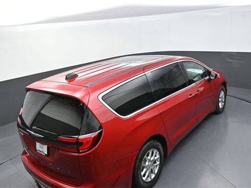 New 2026 Chrysler Pacifica Select image 15