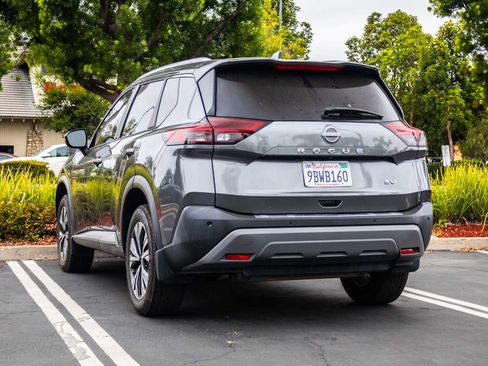 Used 2022 Nissan Rogue SV w/ SV Premium Package FWD image 4