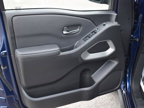 Used 2023 Nissan Frontier SV w/ SV Convenience Package image 26