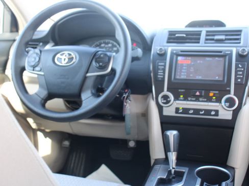 Used 2012 Toyota Camry LE FWD image 22