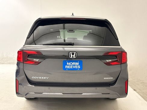 New 2026 Honda Odyssey Touring image 3