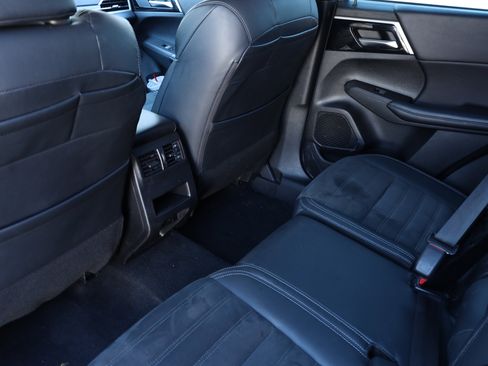 Used 2023 Mitsubishi Outlander SE image 26