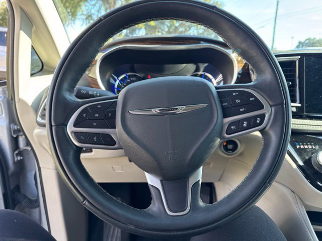 Used 2022 Chrysler Pacifica Limited w/ Uconnect Theater Family Group FWD image 21