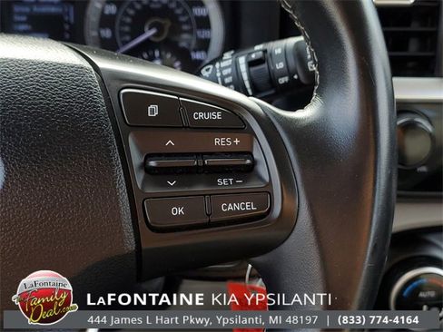 Used 2021 Hyundai Venue SEL image 18