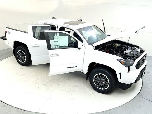 Used 2024 Toyota Tacoma TRD Sport w/ TRD Sport Premium Package AWD/4WD image 20