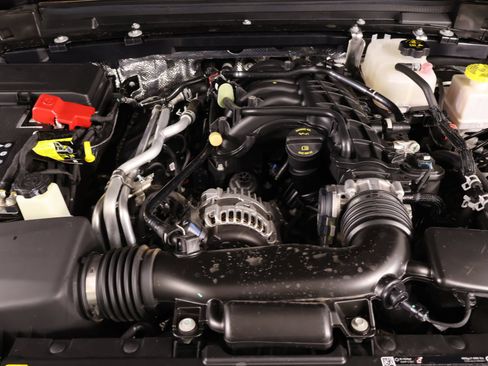 Used 2025 Jeep Gladiator Sport AWD/4WD image 19