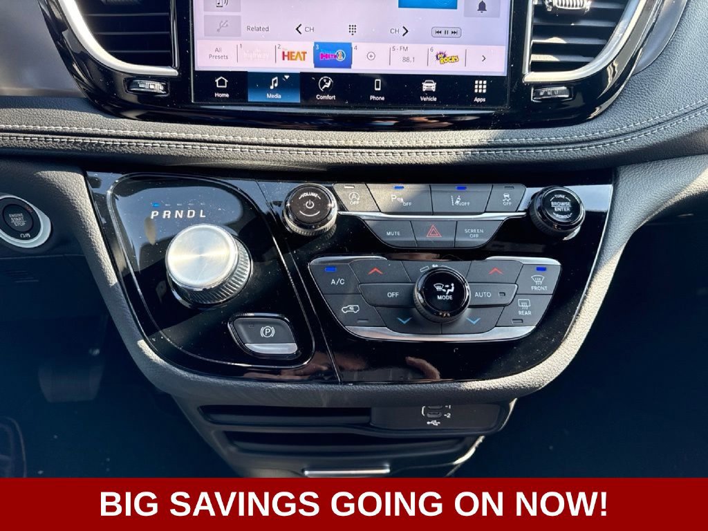 New 2026 Chrysler Pacifica Select w/ S Appearance Package AWD/4WD image 30