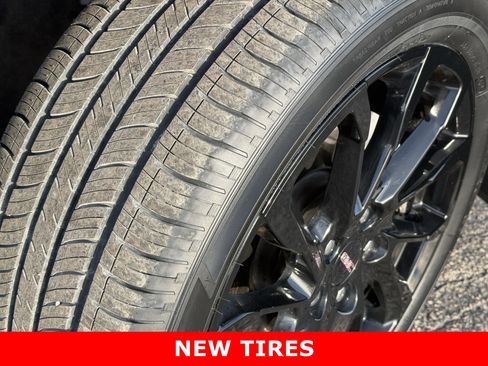 Used 2023 GMC Terrain SLE w/ Driver Convenience Package image 11