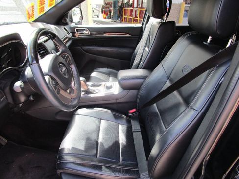 Used 2017 Jeep Grand Cherokee Overland AWD/4WD image 10