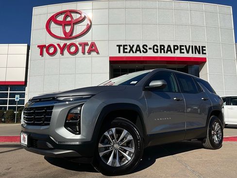 Used 2025 Chevrolet Equinox LT image 2