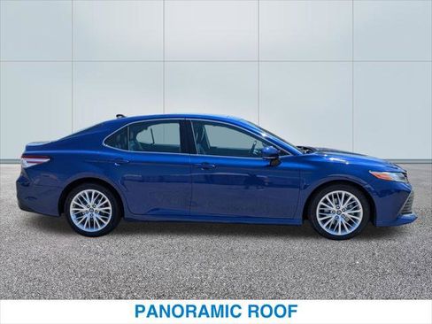 Used 2018 Toyota Camry XLE FWD image 6