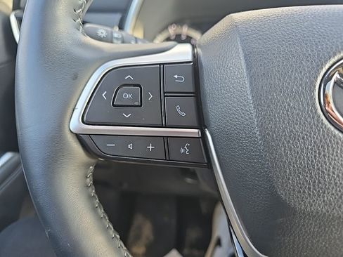Used 2023 Toyota Highlander L AWD/4WD image 17