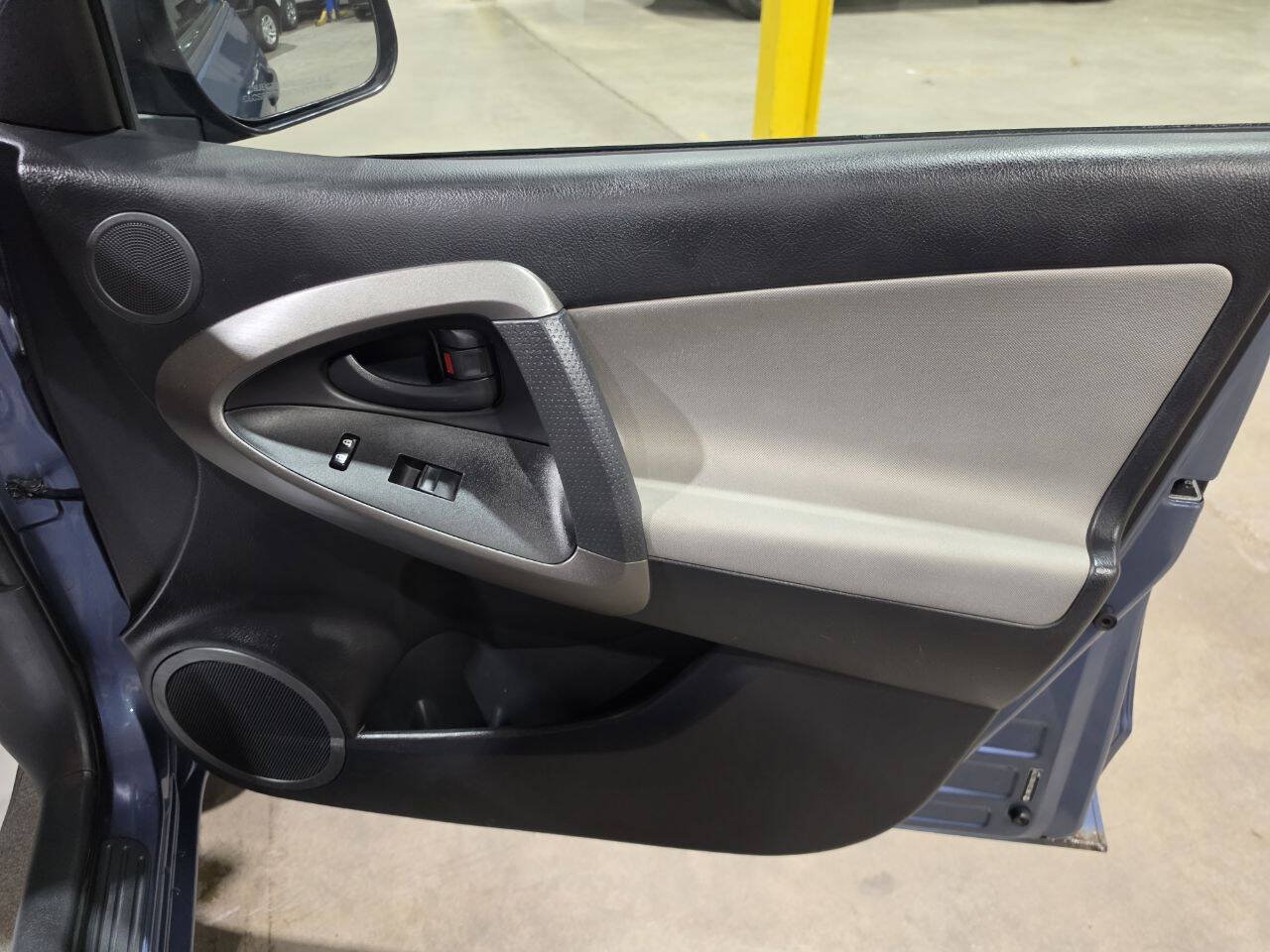 Used 2009 Toyota RAV4 4WD image 30