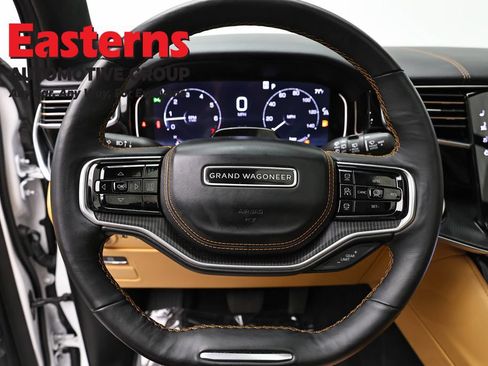Used 2025 Jeep Grand Wagoneer Series III w/ Rear Seat Video Group 1 AWD/4WD image 10