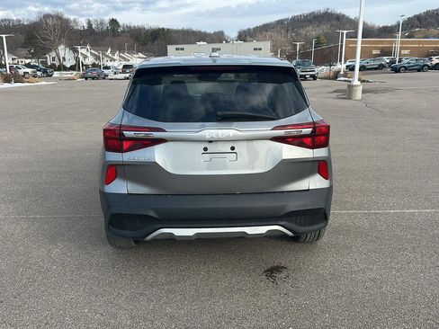 Used 2023 Kia Seltos LX image 4