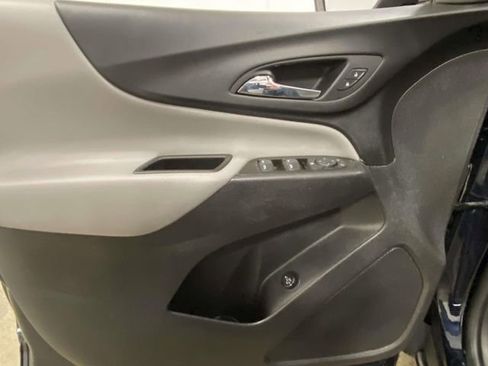 Used 2021 Chevrolet Equinox LT image 12
