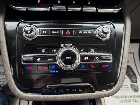 Used 2022 Lincoln Corsair AWD w/ Premium Package image 18